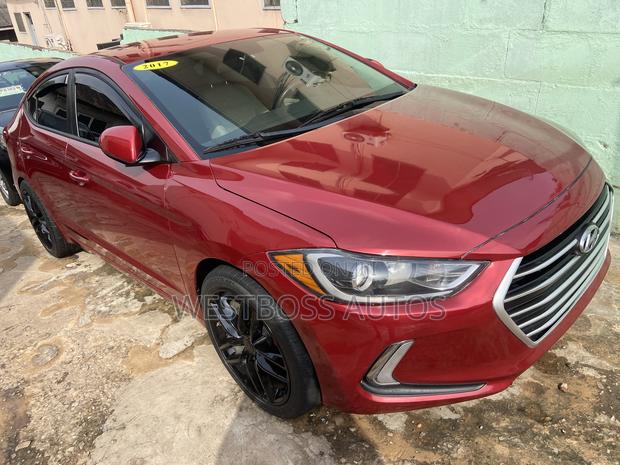 Hyundai Elantra Limited Sedan FWD (2.0L 4cyl 6A) 2017 Red photo 5