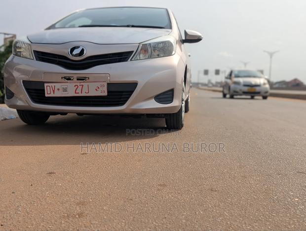 Toyota Vitz 1.3 FWD 5dr 2013 Gold