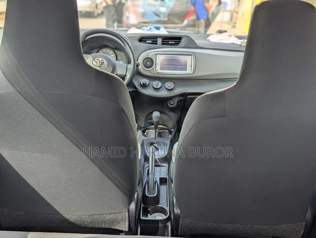 Toyota Vitz 1.3 FWD 5dr 2013 Gold