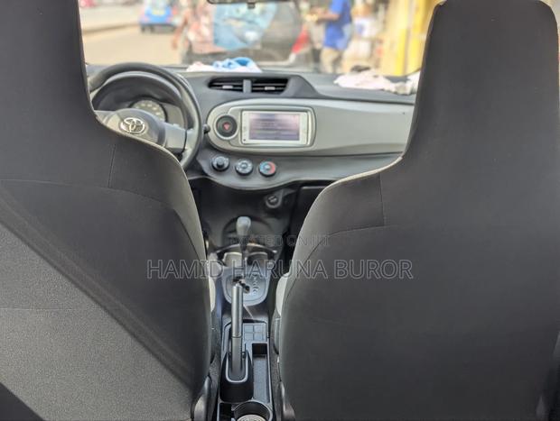 Toyota Vitz 1.3 FWD 5dr 2013 Gold