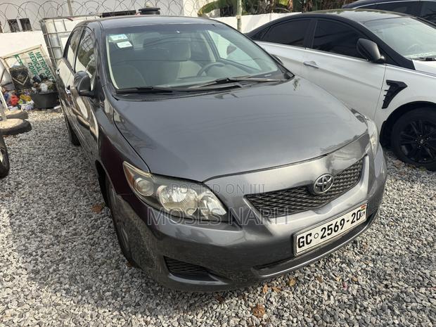 Toyota Corolla Base 4dr Sedan (1.8L 4cyl 5M) 2010 Gray
