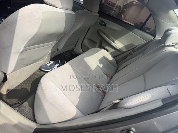 Toyota Corolla Base 4dr Sedan (1.8L 4cyl 5M) 2010 Gray