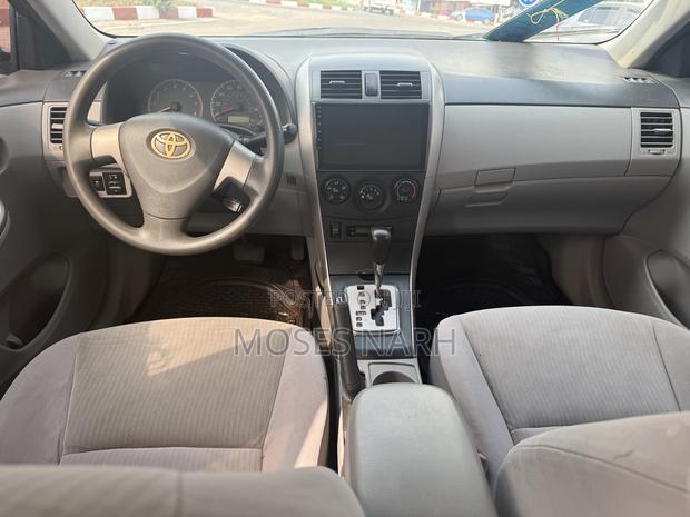 Toyota Corolla Base 4dr Sedan (1.8L 4cyl 5M) 2010 Gray