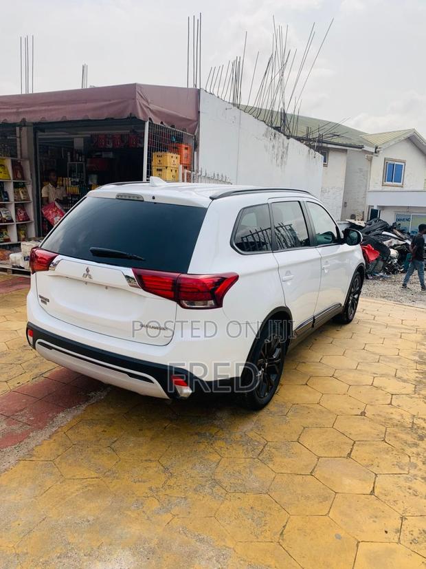 Mitsubishi Outlander LE FWD 2018 White