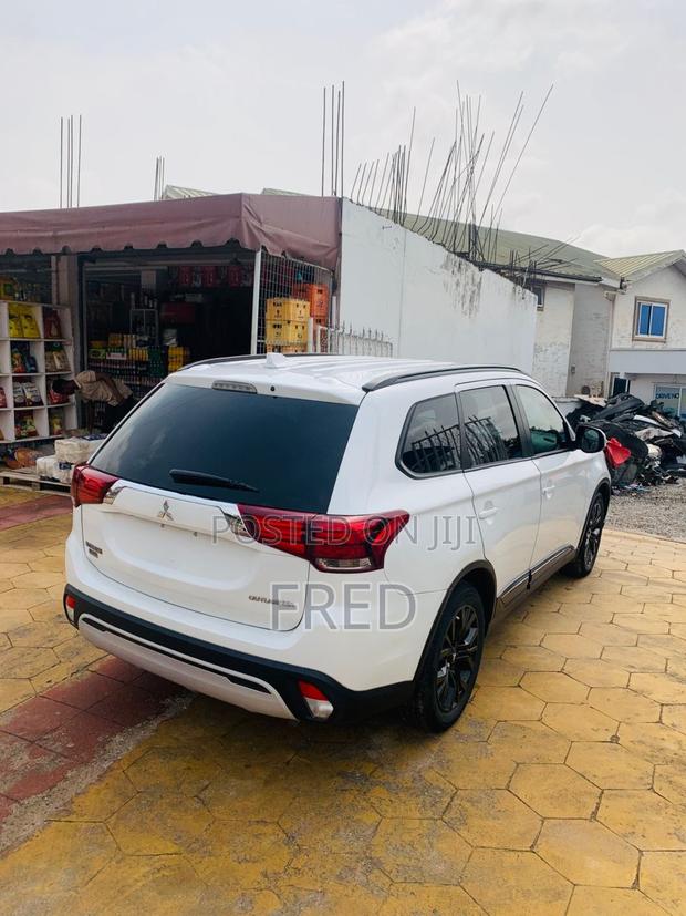 Mitsubishi Outlander LE FWD 2018 White