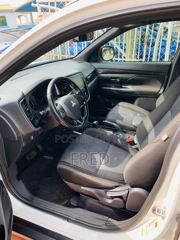 Mitsubishi Outlander LE FWD 2018 White