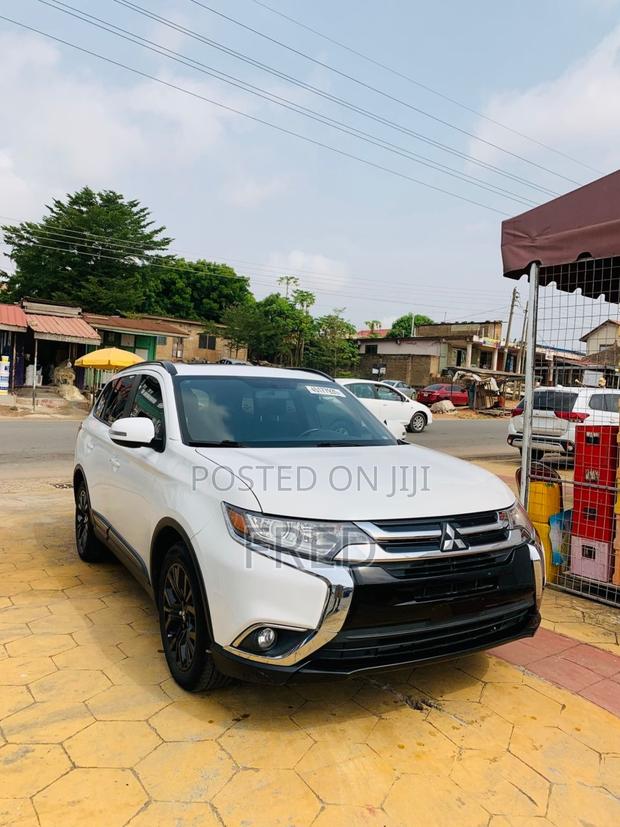 Mitsubishi Outlander LE FWD 2018 White