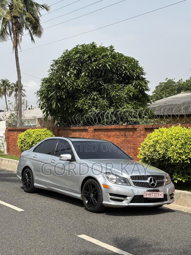 Mercedes-Benz C250 2014 White photo 3
