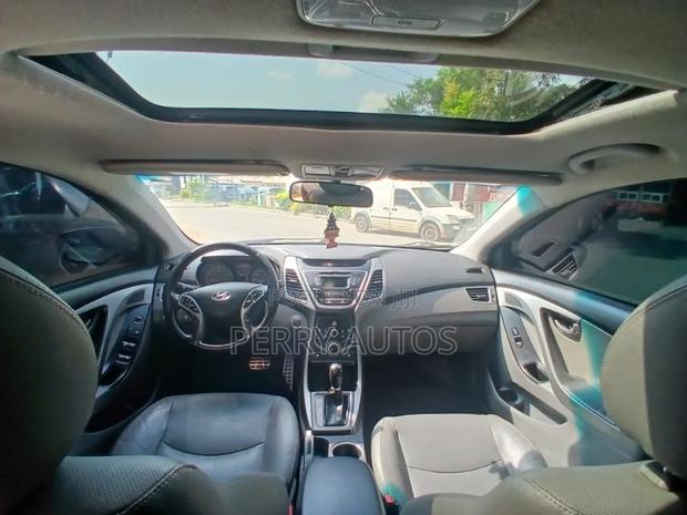 Hyundai Elantra Limited 4dr Sedan (1.8L 4cyl 6A) 2014 Silver photo 2