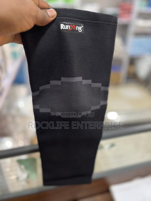 Knitted Knee Pad · Photo 4