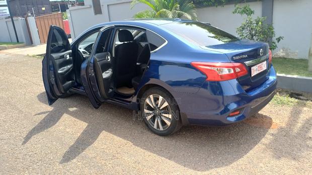 Nissan Sentra SV 2019 Blue photo 7