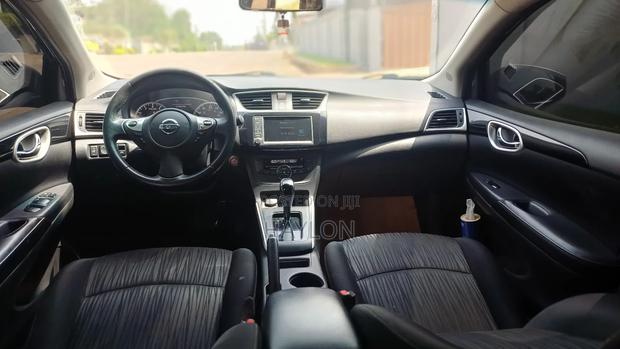 Nissan Sentra SV 2019 Blue photo 8