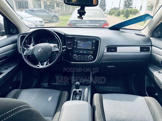 Mitsubishi Outlander 2.0 PHEV AWD 2016 Blue