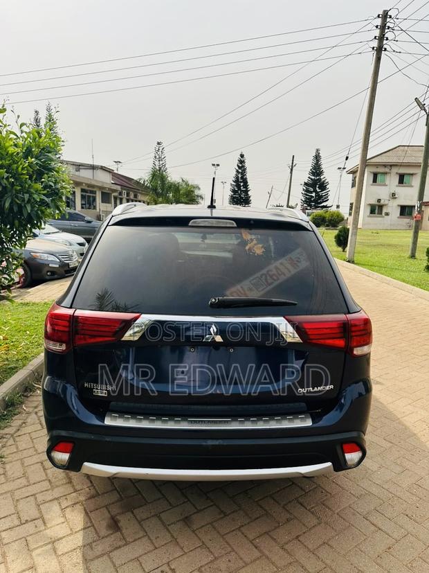 Mitsubishi Outlander 2.0 PHEV AWD 2016 Blue