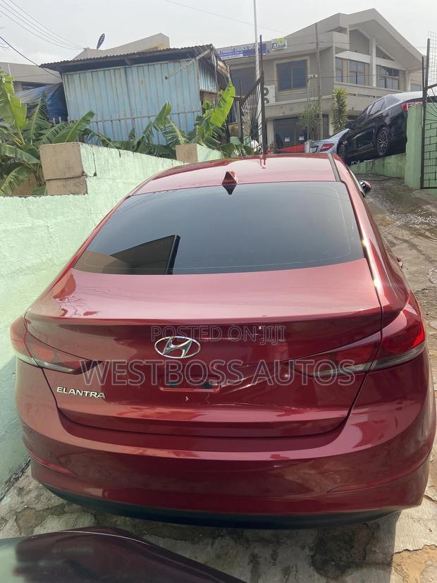 Hyundai Elantra Limited Sedan FWD (2.0L 4cyl 6A) 2017 Red photo 2