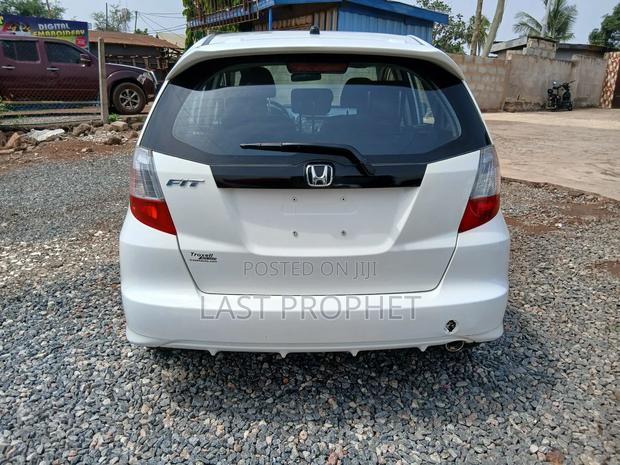 Honda Fit 5D Sport 2013 White photo 9