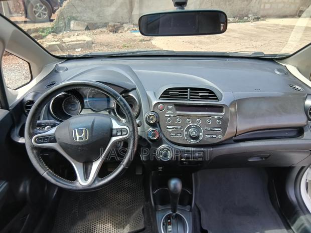 Honda Fit 5D Sport 2013 White photo 20