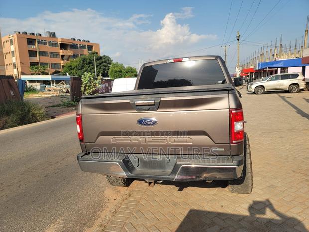 Ford F-150 XLT 4x4 Regular Cab Styleside 8 ft. box 141 in. WB 2018 Gray