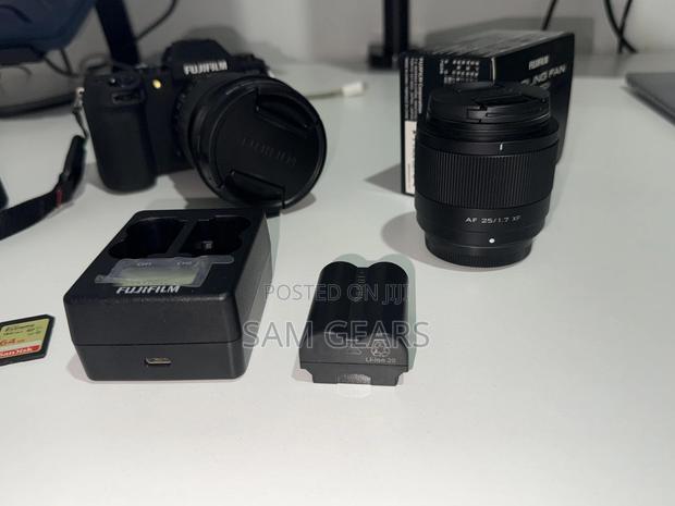 Fujifilm X-S20 Camera and Lens photo 2