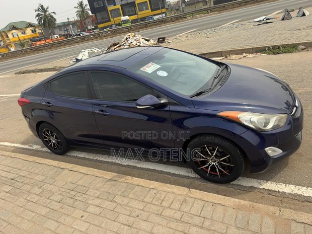 Hyundai Elantra Limited Sedan FWD (1.8L 4cyl 6A) 2013 Blue photo 8