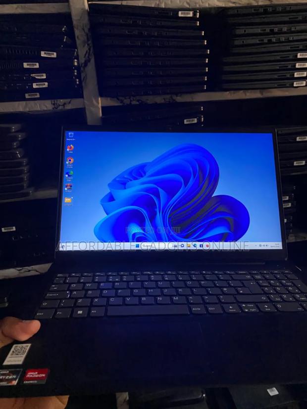 Laptop Lenovo V15 8GB AMD Ryzen 5 SSD 256GB