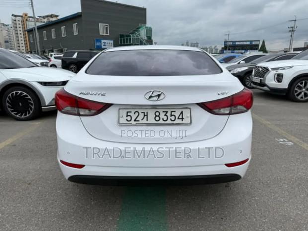 Hyundai Avante 2015 White photo 3
