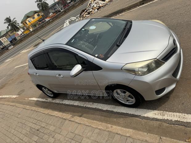 Toyota Vitz 1.0 FWD 3dr 2013 Silver photo 7