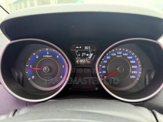 Hyundai Avante 2015 White photo 5