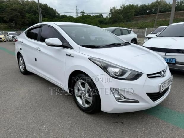 Hyundai Avante 2015 White photo 8
