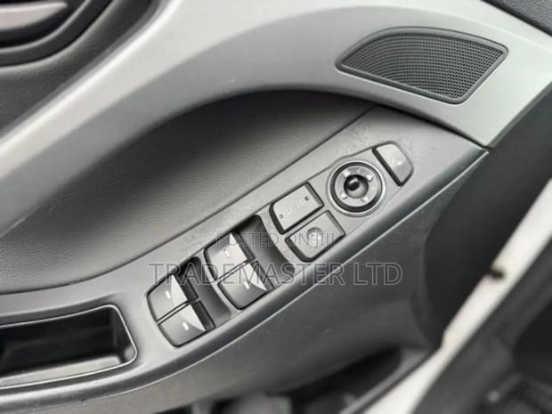 Hyundai Avante 2015 White photo 12