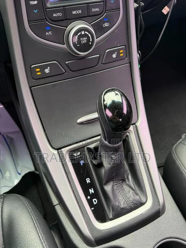 Hyundai Avante 2015 White photo 13