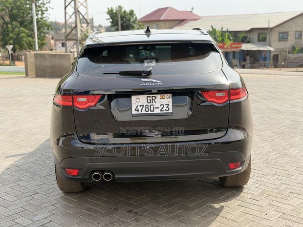 Jaguar F-Pace 2018 Black photo 3