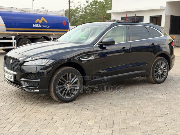 Jaguar F-Pace 2018 Black photo 6