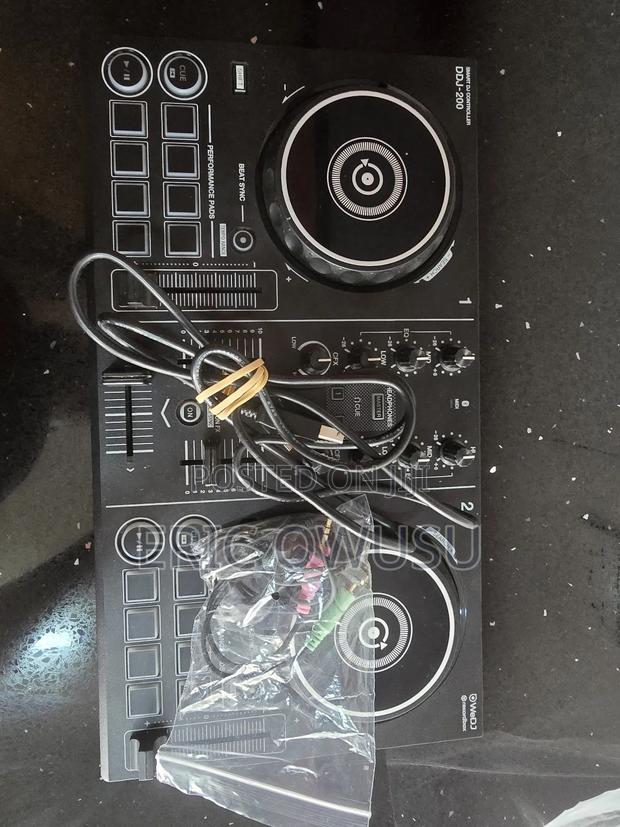DDJ 200 Controller