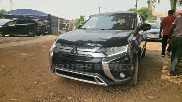 Mitsubishi Outlander 2.4 PHEV AWD 2019 Black photo 2