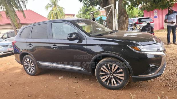 Mitsubishi Outlander 2.4 PHEV AWD 2019 Black photo 3