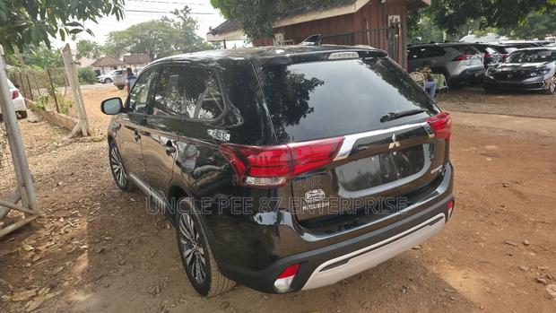 Mitsubishi Outlander 2.4 PHEV AWD 2019 Black photo 5