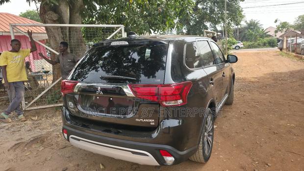 Mitsubishi Outlander 2.4 PHEV AWD 2019 Black photo 6