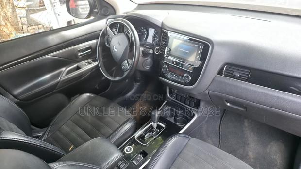 Mitsubishi Outlander 2.4 PHEV AWD 2019 Black photo 8