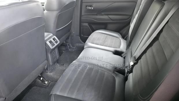 Mitsubishi Outlander 2.4 PHEV AWD 2019 Black photo 9