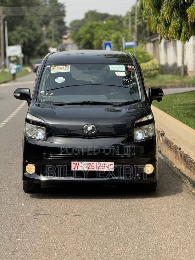 Toyota Voxy 2010 Black