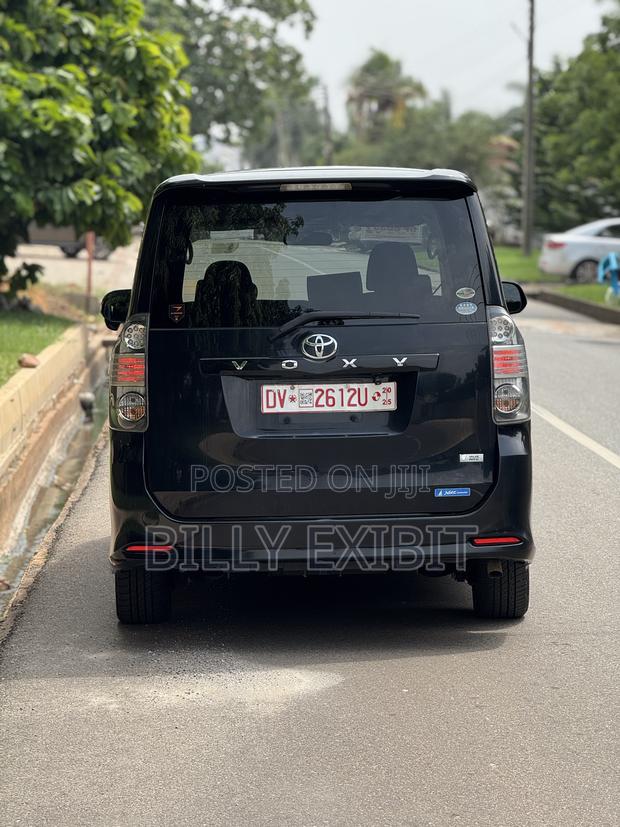 Toyota Voxy 2010 Black