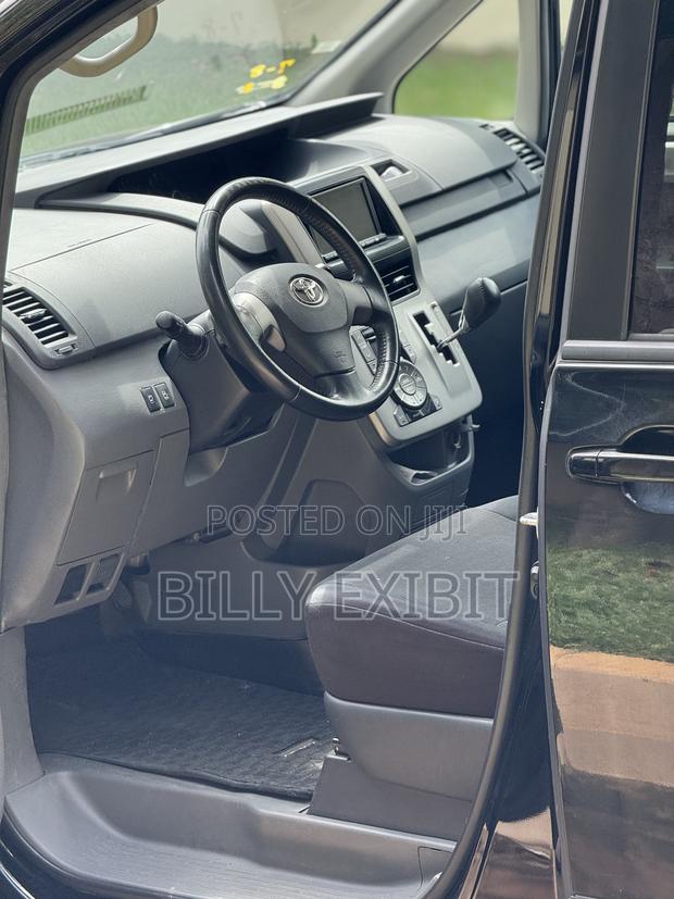 Toyota Voxy 2010 Black