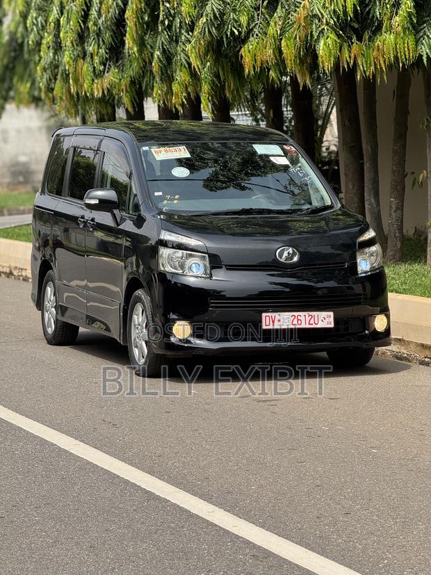 Toyota Voxy 2010 Black