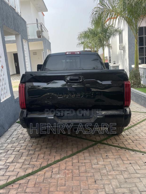 Toyota Tundra Limited 5.7L V8 4x4 Double Cab 6.6 ft. box 145.7 in. WB photo 3