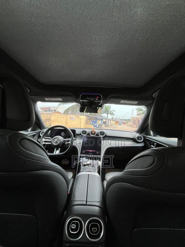 Mercedes-Benz C300 2023 White photo 5