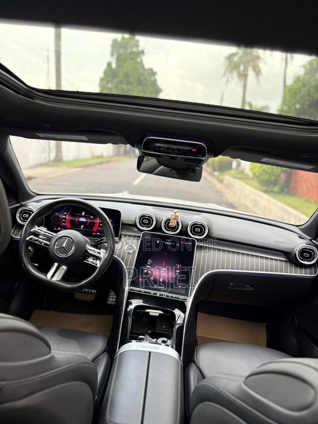 Mercedes-Benz C300 2023 White photo 3