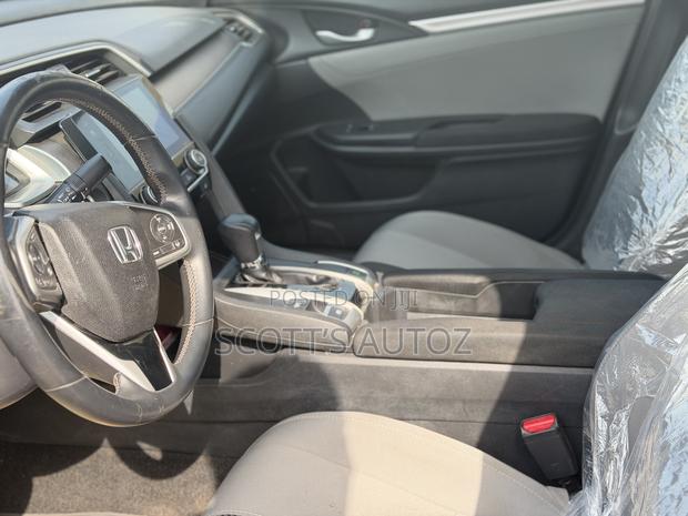 Honda Civic 2018 Gray photo 4