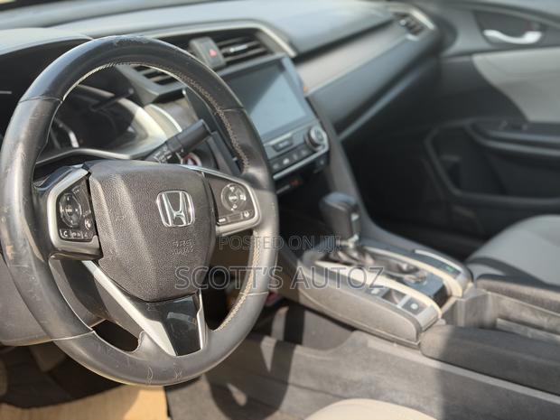 Honda Civic 2018 Gray photo 3