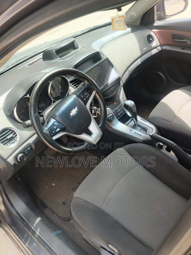 Chevrolet Cruze 2010 Gray